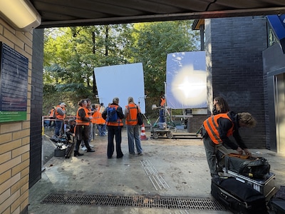 Camera’s, lichtschermen, acteurs: dit was vanochtend aan de hand op station Baarn