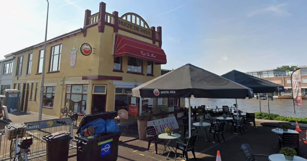 Café in Alphen gaat vanwege hitte vrijdag al om 07.00 uur open: ‘Als je zin hebt, kun je een biertje