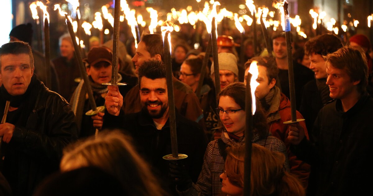 Fakkeloptocht tegen discriminatie in Wormerveer