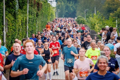 LIVE Tilburg Ten Miles | Winnaars van het 10 kilometerparcours Ten Miles bekend, 5 kilometer bijna v