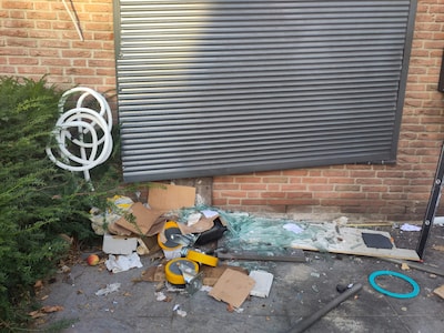 Explosie bij woning in Veenendaal waar eerder wietkwekerij werd ontdekt, voordeur weggeblazen