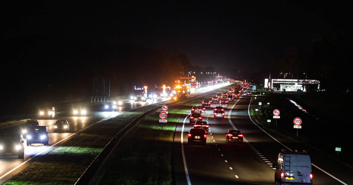Meerdere hulpdiensten aanwezig op de A7 bij Terwispel na ongeluk met meerdere voertuigen