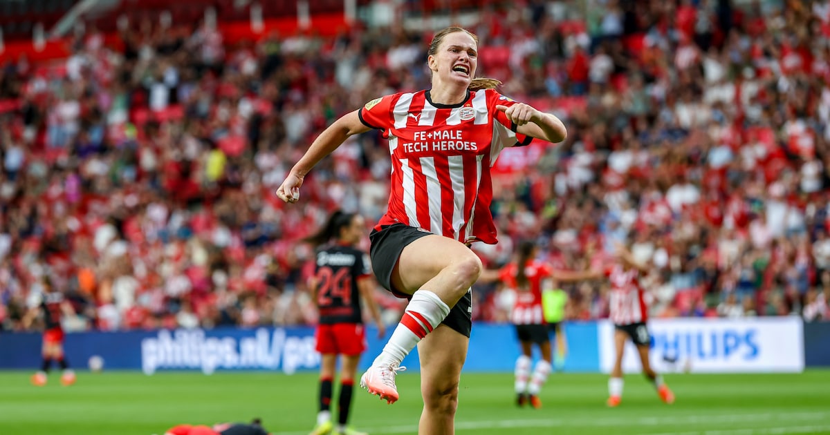 Rijsbergen schiet PSV met hattrick naar volgende fase Champions League