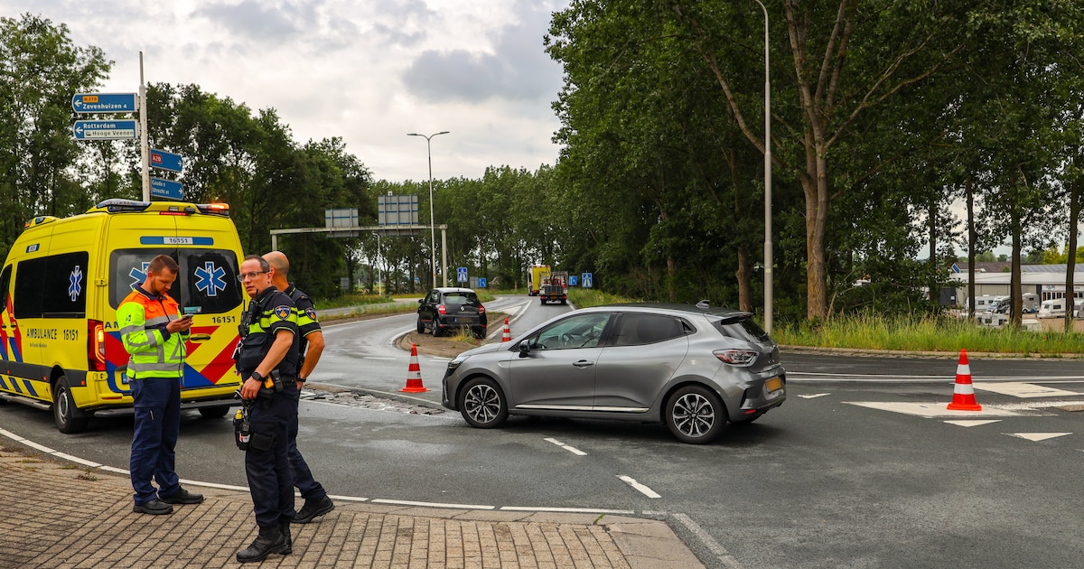 Auto's botsen op Schielandweg in Nieuwerkerk aan den IJssel