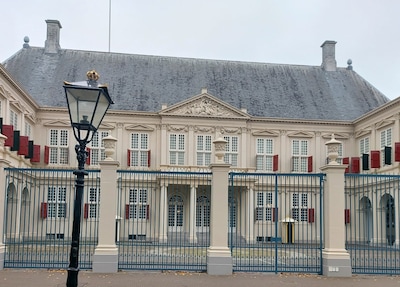 Paleis Noordeinde door de eeuwen heen: Haagse historie achter het hek