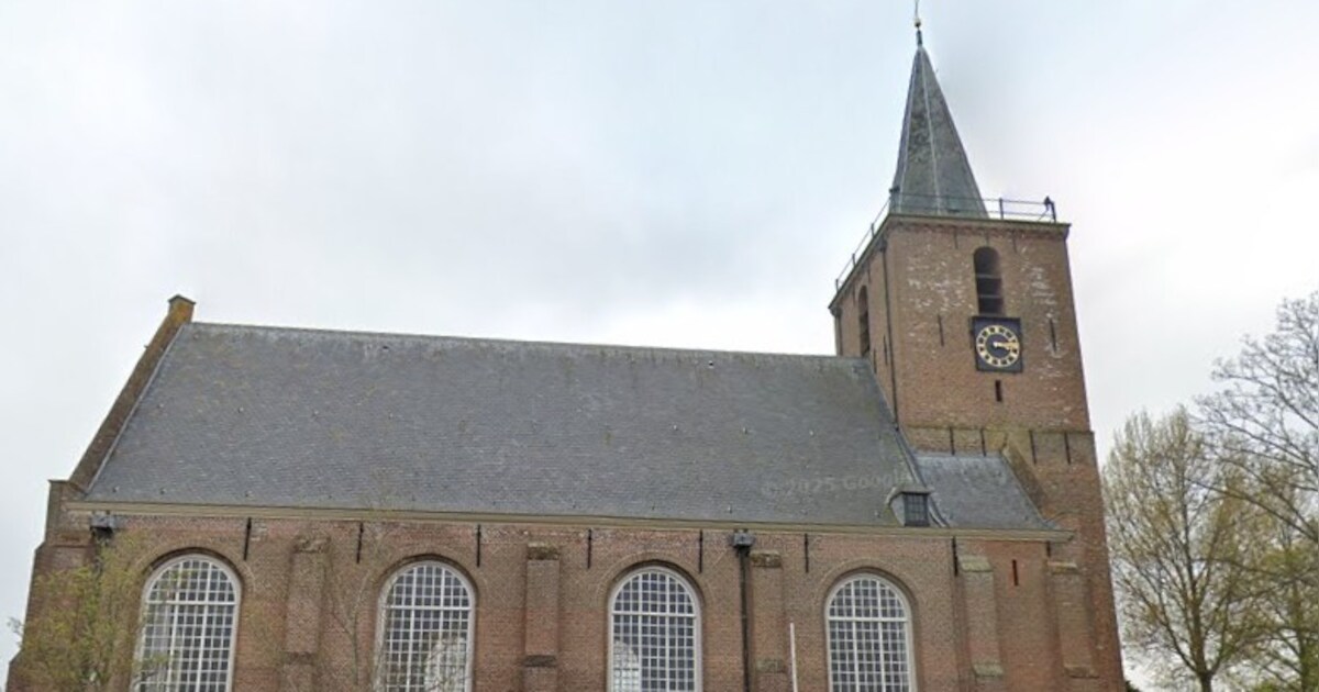 Wijzers kerktoren Kortgene ook in het donker zichtbaar