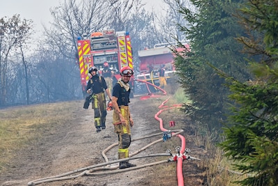 Lichte regen in Belgische Hoge Venen, waar brand nog steeds woedt