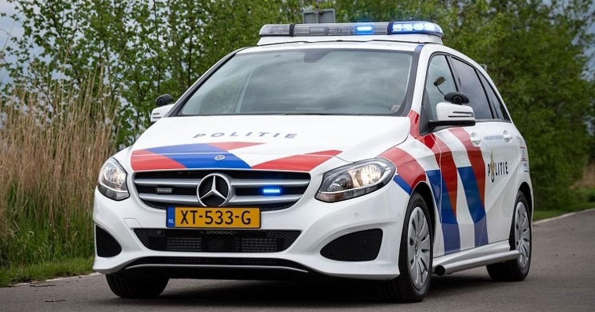 Politieauto rukt uit voor cybercrimeonderzoek