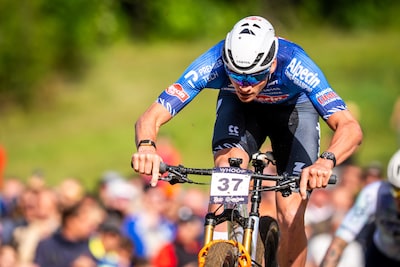 Mathieu van der Poel lijkt klaar voor WK mountainbike: alleskunner tweede in wereldbekerwedstrijd