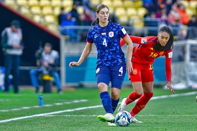 Drama voor international Aniek Nouwen: verdedigster scheurt weer kruisband af