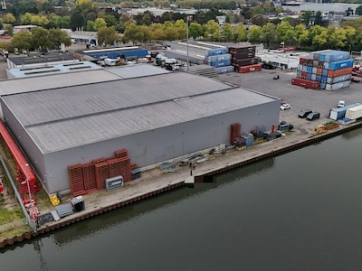 Dode gevonden in Tilburgs kanaal, politie sluit misdrijf niet uit
