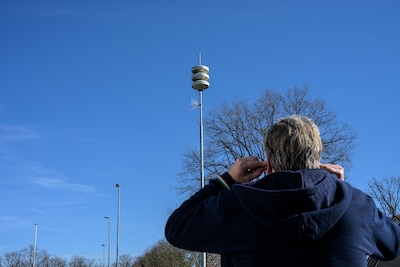 Twente kan zonder ouderwets luchtalarm, nieuw systeem van ‘geluid en lichtflitsen’ nog raadsel