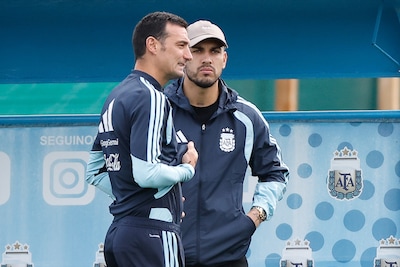 Vechtersbaas Paredes verschijnt ‘gewoon’ bij trainingskamp Argentinië, bond in beroep tegen megaschorsing