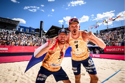 Hengelose beachvolleyballer Stefan Boermans snel succesvol met nieuwe partner: weer een koeienbel er