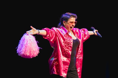 Meneer Otis houdt Coming Out Night in Nijmegen