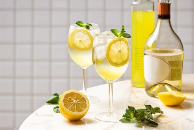 Na aperol is ook limoncello spritz niet meer weg te denken: ‘Lekker groot glas, goedkoper dan gewone cocktail’
