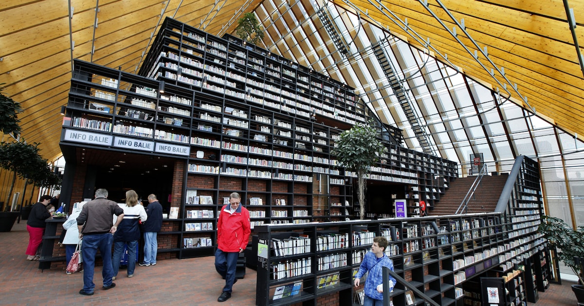 Kinderen maken eigen parfum in Bibliotheek de Boekenberg in Spijkenisse