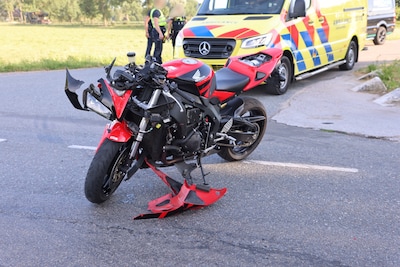 Motor en auto botsen in Lunteren
