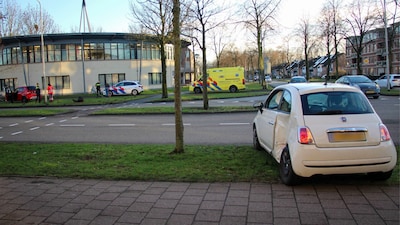 Auto’s botsen door voorrangfout in Oss, omstanders verlenen eerste hulp