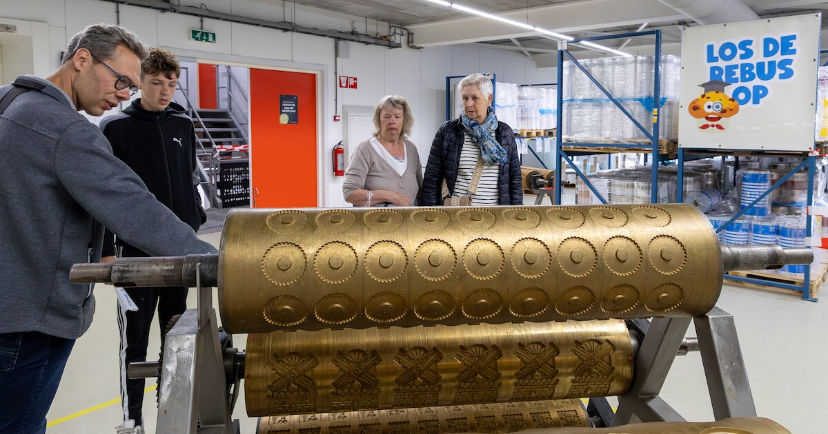 Veel belangstelling voor Open Bedrijvendag in Zwartsluis, bezoekers kijken rond bij 17 bedrijven