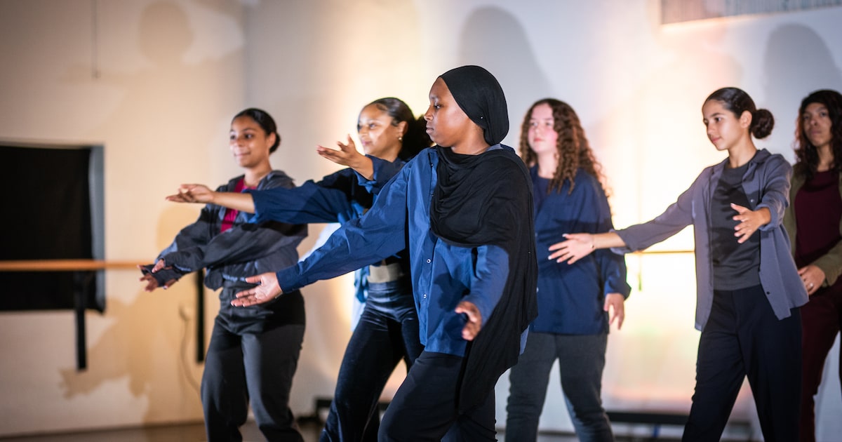 Jongeren uit Arnhem-Oost maken dansvoorstelling bij Introdans in Arnhem
