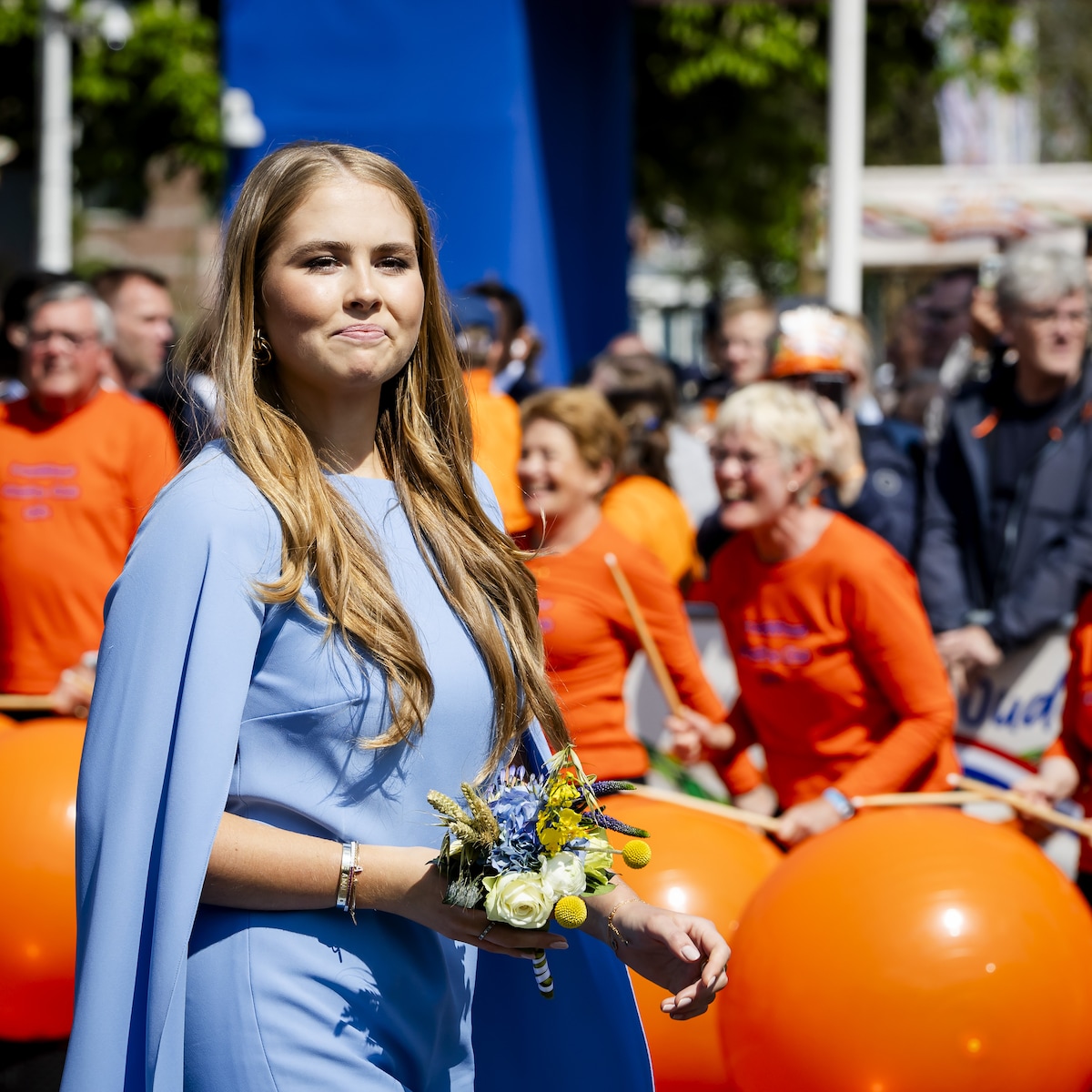 Zelfverzekerde prinses Amalia steelt de show op Koningsdag: 'Dat wil je van  toekomstige koningin' | Binnenland | AD.nl