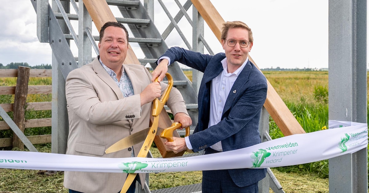 Nieuwe uitkijktoren Den Hoek geopend bij Lekkerkerk