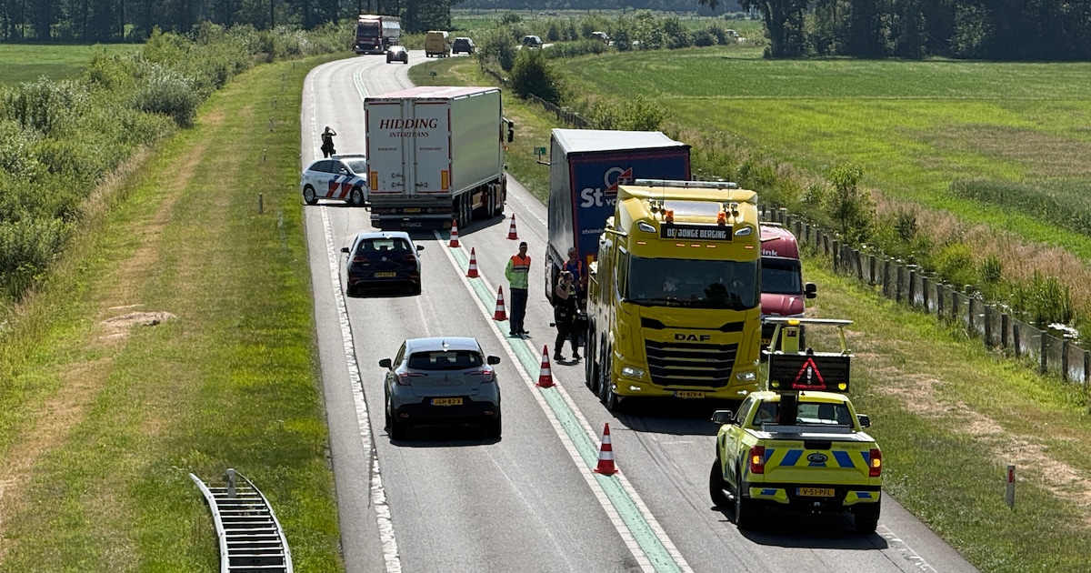 N36 deels dicht door kapotte vrachtwagen