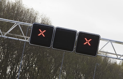 File na ongeval op de A2 bij Waardenburg, 2 rijstroken dicht naar Utrecht