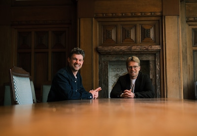 Waarom overal dezelfde kaas? Roy (34) en Guus (32) halen 2,1 miljoen euro op voor slimmer supermarkt