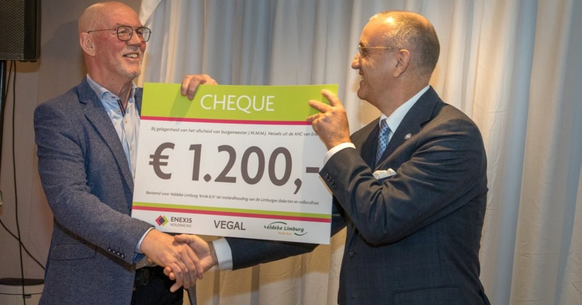 Nieuwe bibliotheek geopend in Echt met donatie voor Limburgs diaect