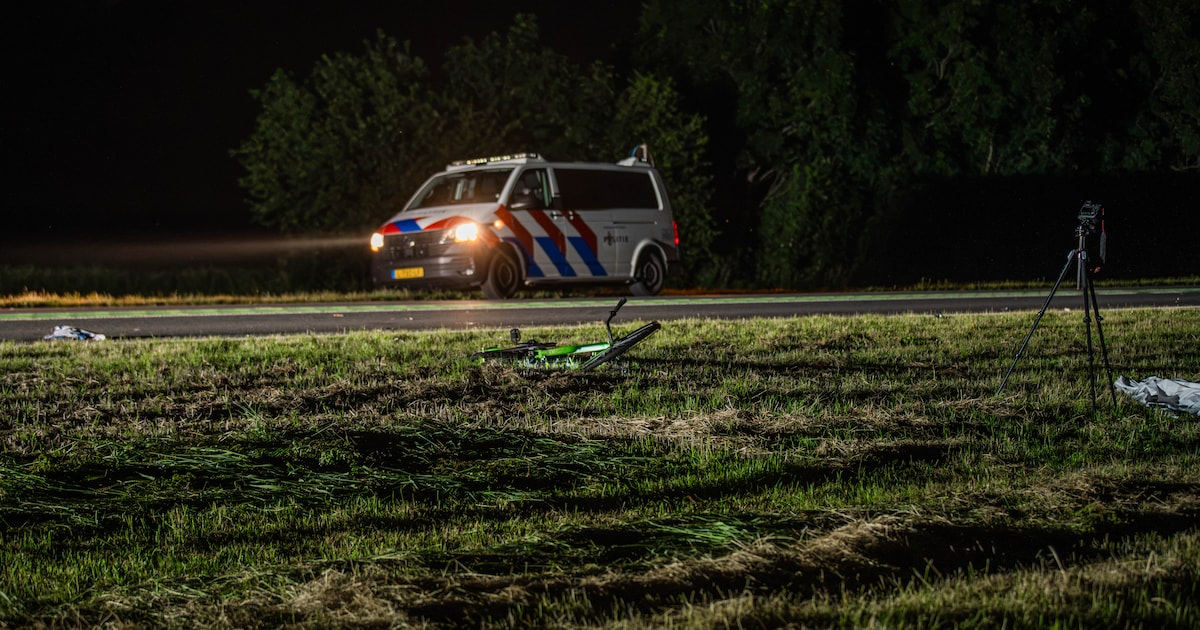 Fietser (32) overleden bij ongeluk bij Biddinghuizen, politie zoekt bestuurder van bestelbus