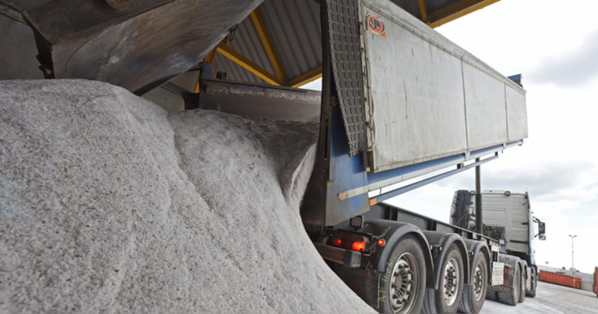 Maasdriel strooit hoofdroutes en dijken, zoutvoorraad tot weekend voldoende