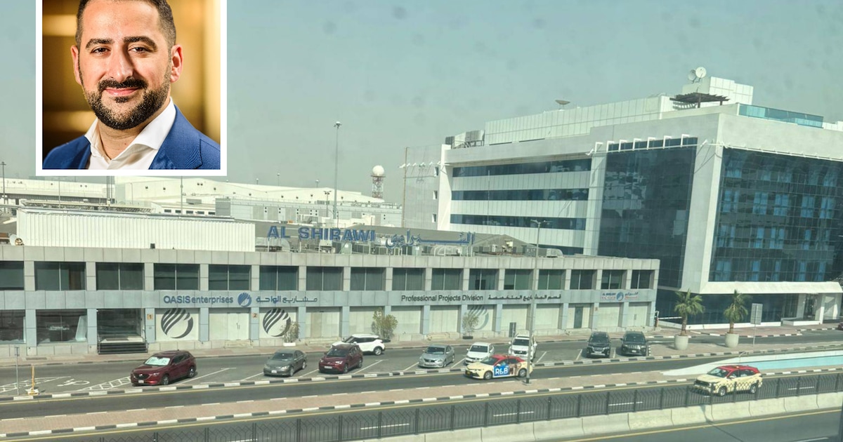 ‘Ramvolle vlucht’, maar twee stoelen bleven leeg: Enschede wethouder Jajan is weer thuis