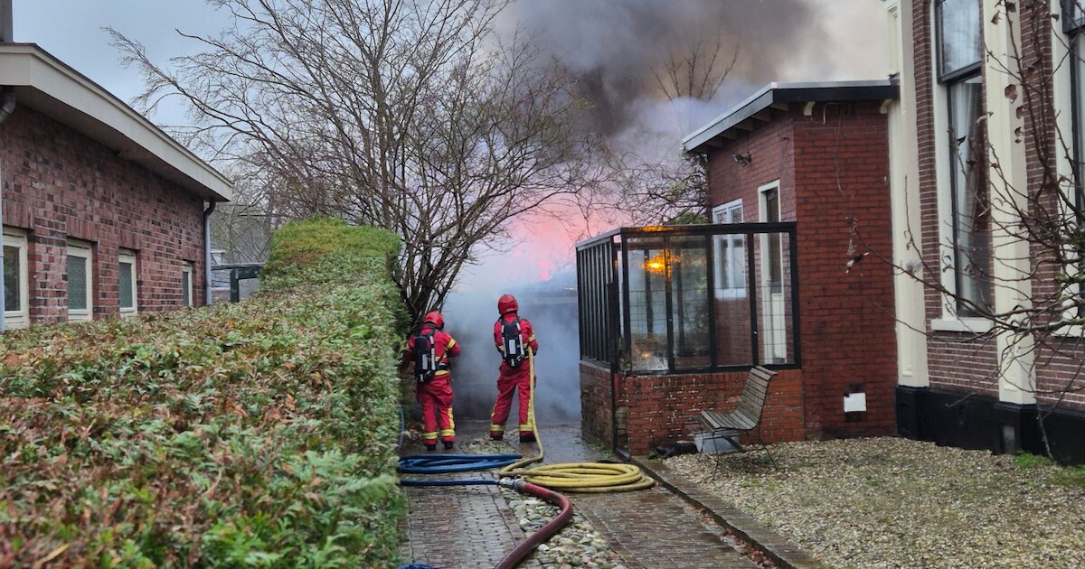 Middelbrand op Raadhuisstraat in Wildervank