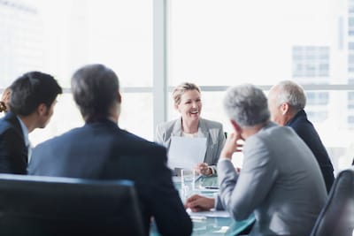 Topverdiener van 25.000 euro per maand ontsnapt aan ontslag na vulgaire opmerkingen over vrouwen