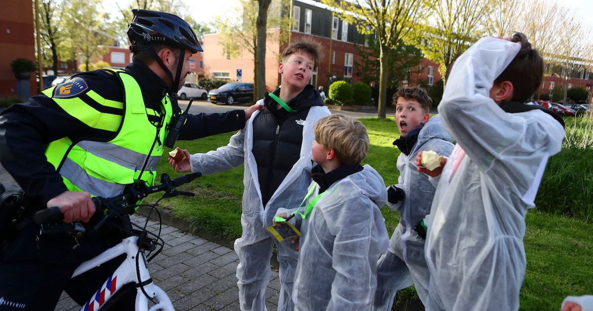 Jongeren op de vlucht voor politie tijdens spel 'The Hunt' in Hardinxveld-Giessendam