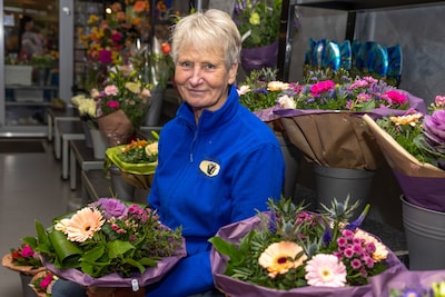 Apeldoornse bloemiste Antoinette (67) stopt na 52 jaar: ‘Het mooiste vak van de wereld’