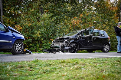 Man (24) wil vriendin wat bewijzen en haalt sleutel uit het contact. Tijdens het rijden op een 80-we