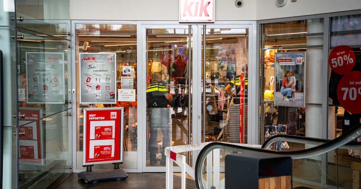Kledingwinkel Kik in winkelcentrum Zuidplein overvallen door man met mes