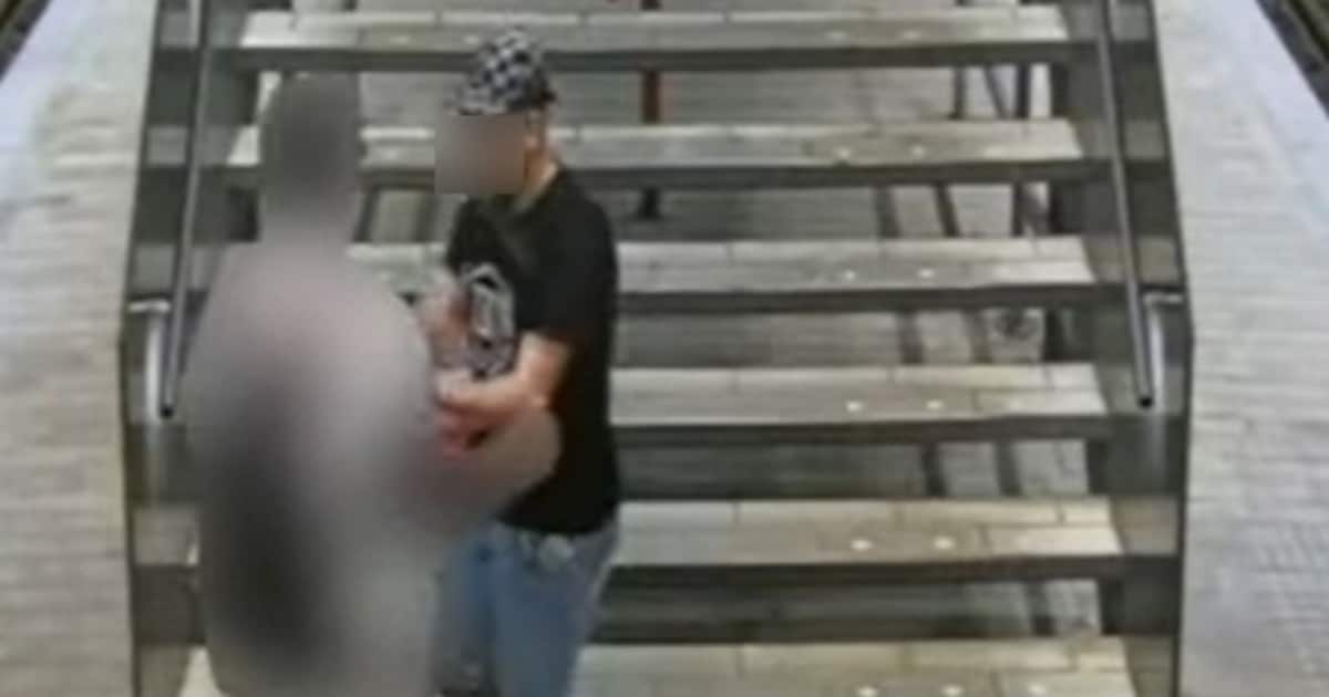 Drie mannen beroven trampassagier in Amstelveen en spuiten vloeistof in gezicht