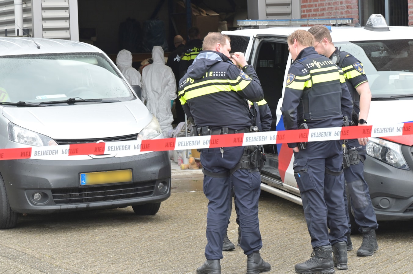 Inval bij bedrijfspand in Breda: vermoedelijk drugsgerelateerd | Foto ...