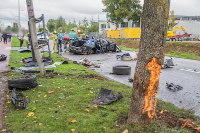 Twee gewonden naar ziekenhuis na zware botsing tussen twee auto’s in Utrecht