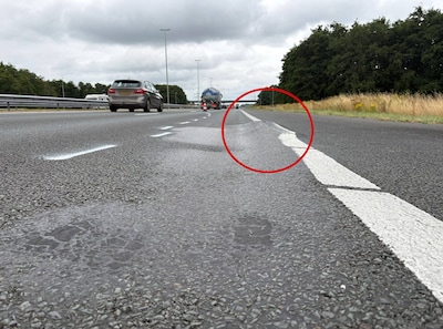 Bobbel in het asfalt op A50 bij Apeldoorn-Noord, rijstrook en afrit afgesloten