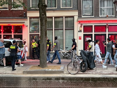 Meerdere invallen en aanhoudingen op de Wallen bij actie tegen mensenhandel