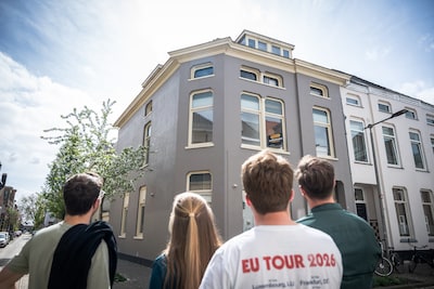 Piepklein huis te koop voor 7388 euro per vierkante meter: ‘Net een gevangeniscel’