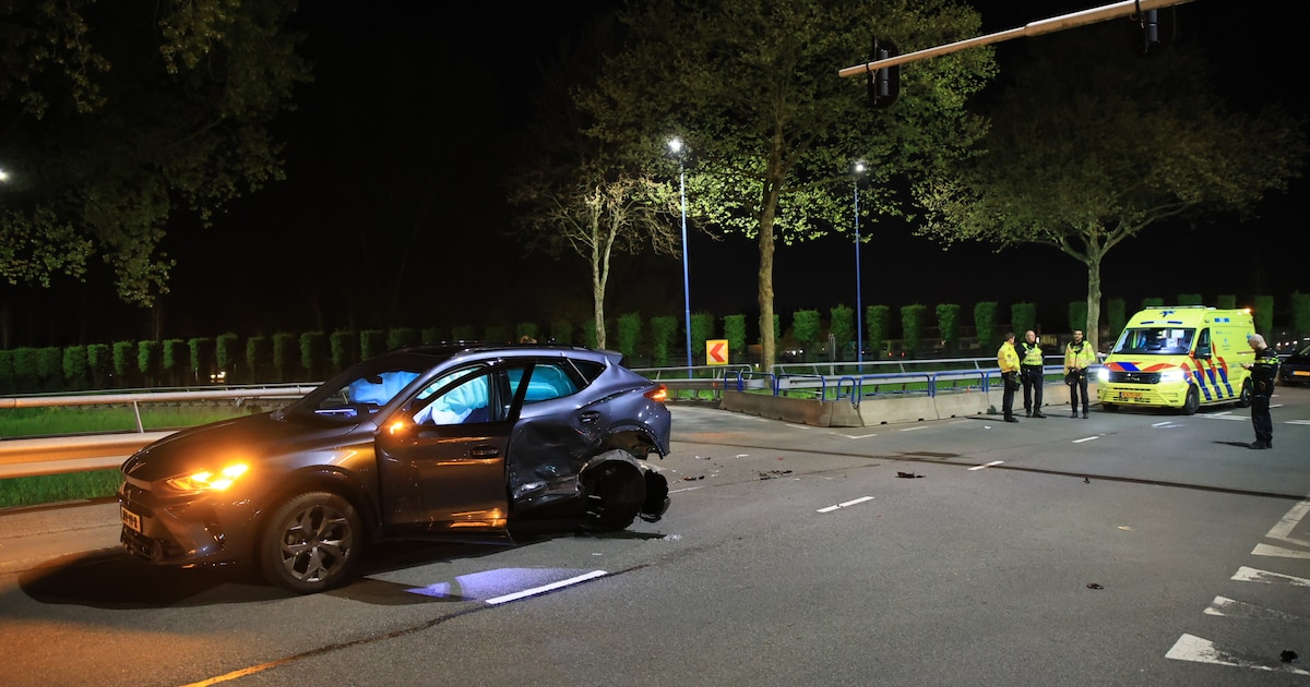 Auto’s in beslag genomen na flinke botsing op kruising in Zoetermeer