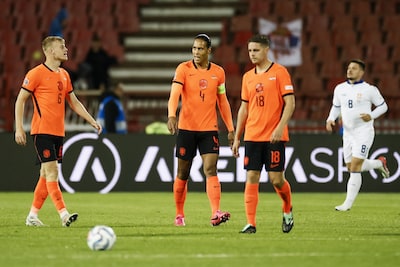 Oranje op jacht naar goal tegen Servië, kansen voor Van Bommel en Reijnders na voorzetten Dumfries