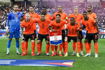 Oranje heeft het lastig om stug Servië kapot te spelen, Gakpo komt goed weg bij overtreding Lukic