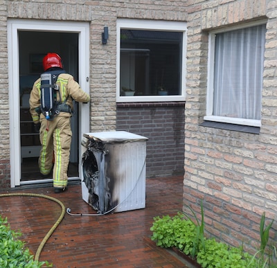 Wasdroger vliegt maandagmiddag in brand in woning in Eindhoven, brandweer grijpt snel in